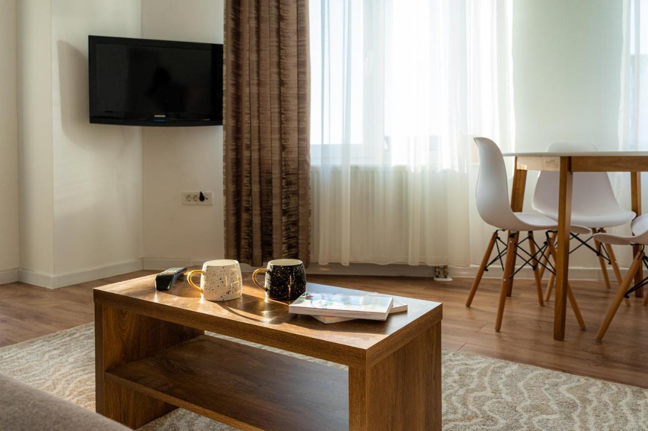 Uniquemoments Airport Apartment & Secure Parking & Airport Shuttle Iasi Exterior photo
